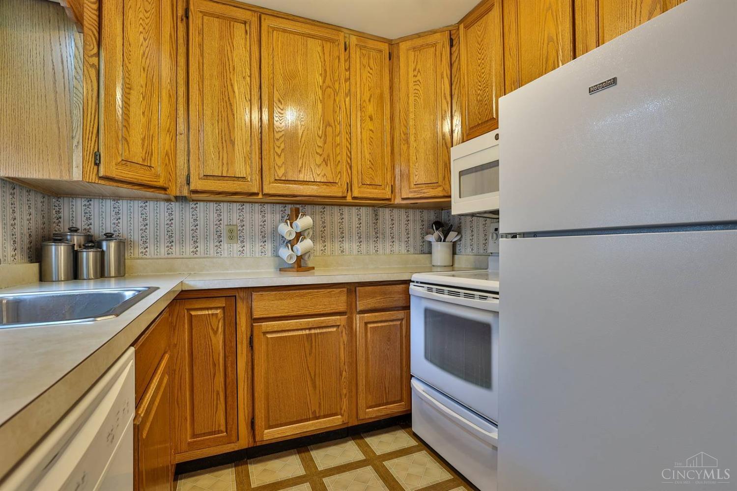 5346 Belclare Road Cincinnati, OH 45247 - Photo 11 of 38