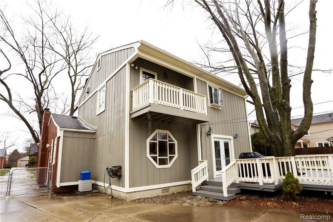 2245 Manchester Road Birmingham, MI 48009 - Photo 3 of 26 Manchester-40.jpg