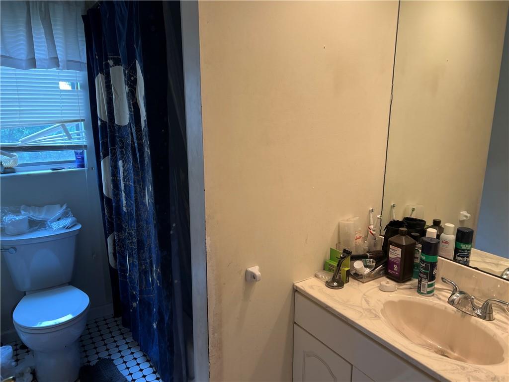 309 Magazine Street Carnegie, PA 15106 - Photo 14 of 18 a bathroom with a sink toilet and shower