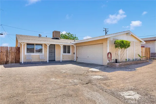 $285,000 | 305 Beverly Avenue, Barstow, CA 92311