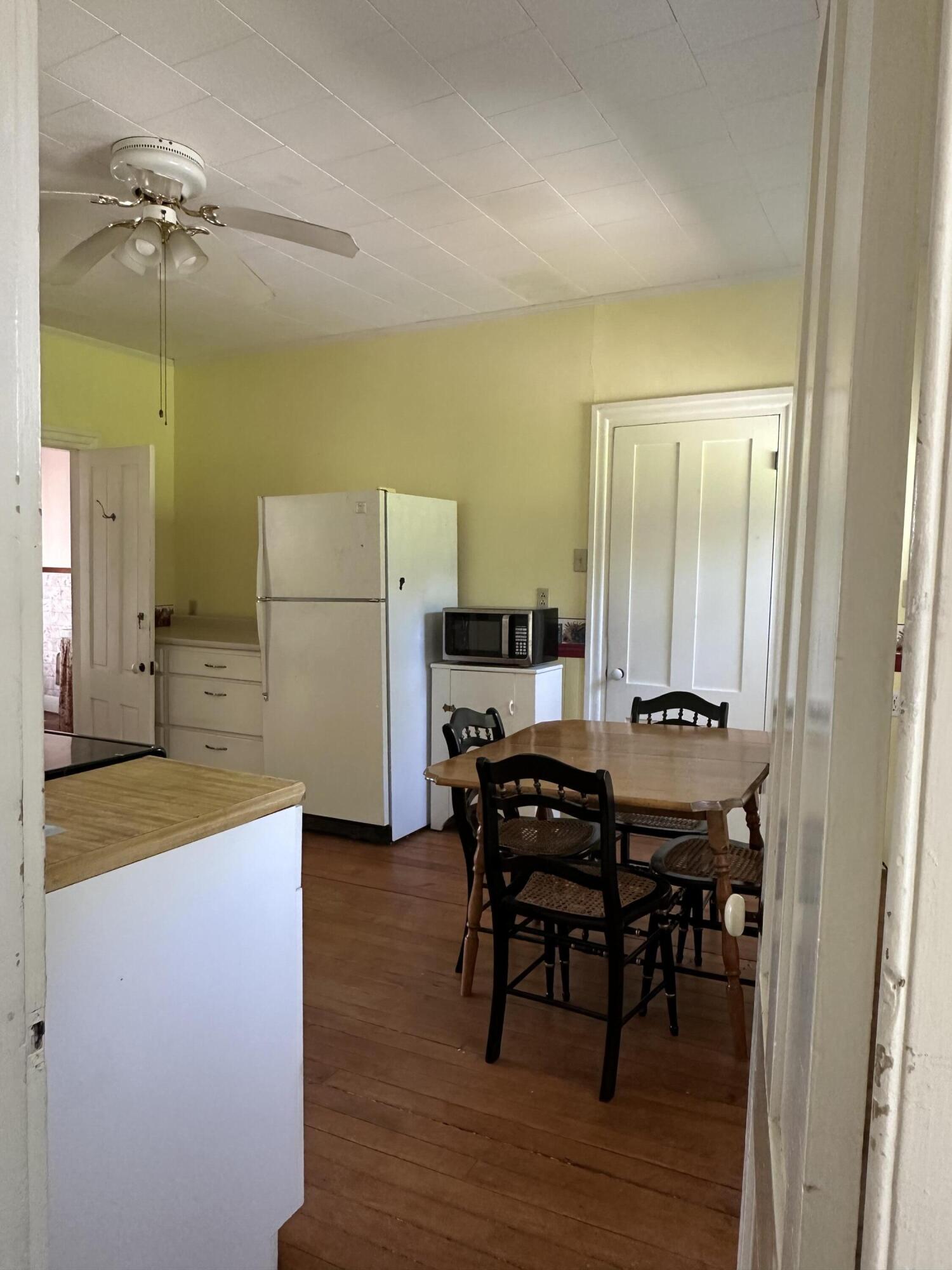 24 Old Rte One Waldoboro, ME 04572 - Photo 4 of 40