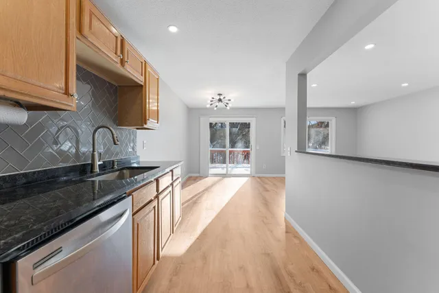 $270,000 | 12318 Oak Leaf Court, Burnsville, MN 55337