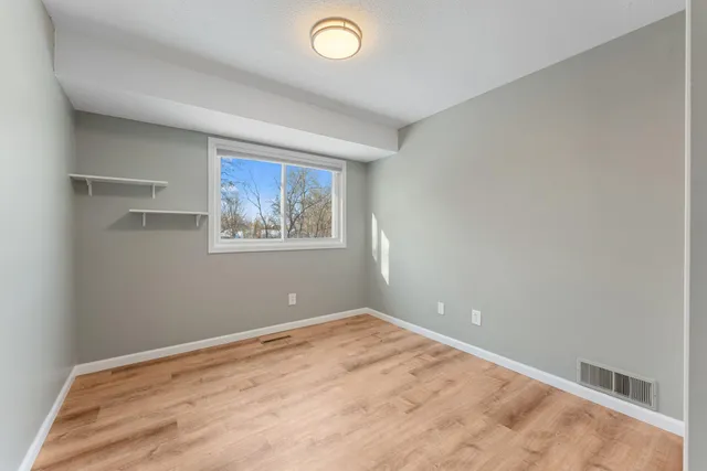 $270,000 | 12318 Oak Leaf Court, Burnsville, MN 55337