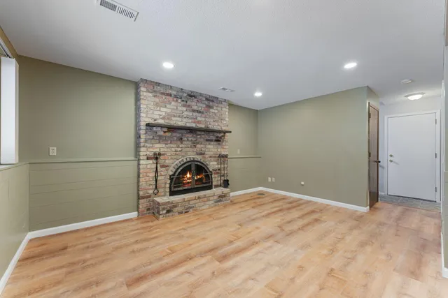 $270,000 | 12318 Oak Leaf Court, Burnsville, MN 55337