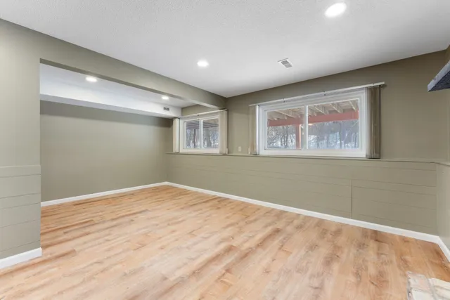 $270,000 | 12318 Oak Leaf Court, Burnsville, MN 55337