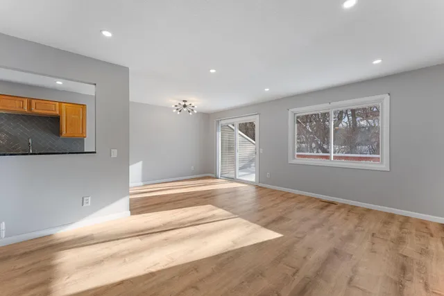 $270,000 | 12318 Oak Leaf Court, Burnsville, MN 55337