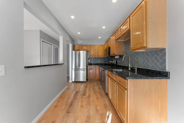 $270,000 | 12318 Oak Leaf Court, Burnsville, MN 55337