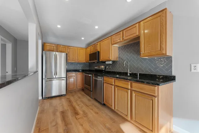 $270,000 | 12318 Oak Leaf Court, Burnsville, MN 55337