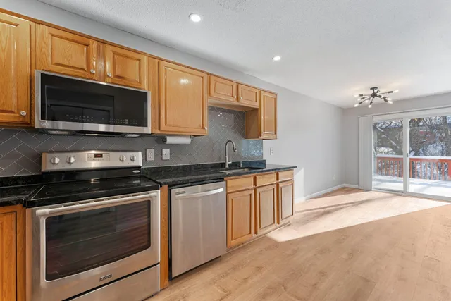 $270,000 | 12318 Oak Leaf Court, Burnsville, MN 55337