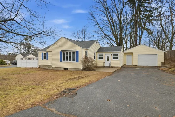 $299,900 | 354 Greenaway Drive, Springfield, MA 01109