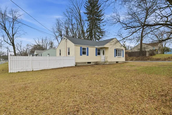 $299,900 | 354 Greenaway Drive, Springfield, MA 01109