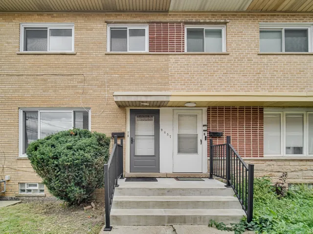 $320,000 | 9457 Kenton Avenue, Unit F, Skokie, IL 60076