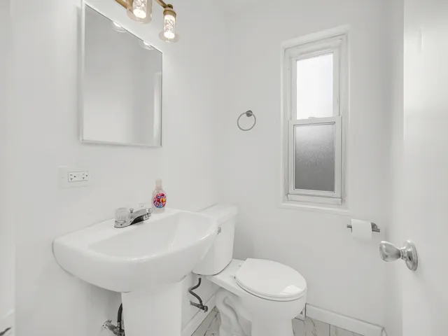 $320,000 | 9457 Kenton Avenue, Unit F, Skokie, IL 60076