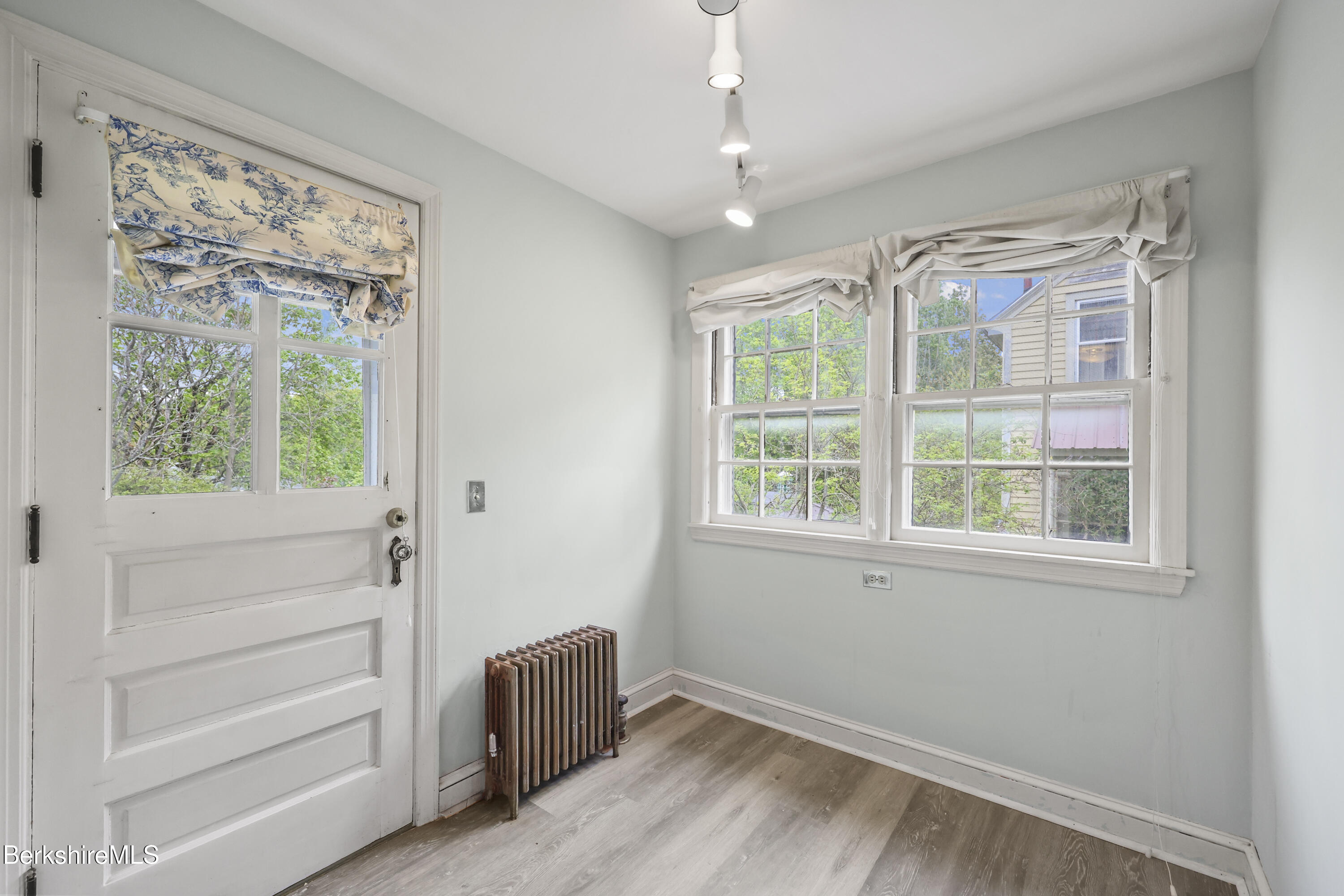 32 Jason Street Pittsfield, MA 01201 - Photo 11 of 27 80 Breakfast Area