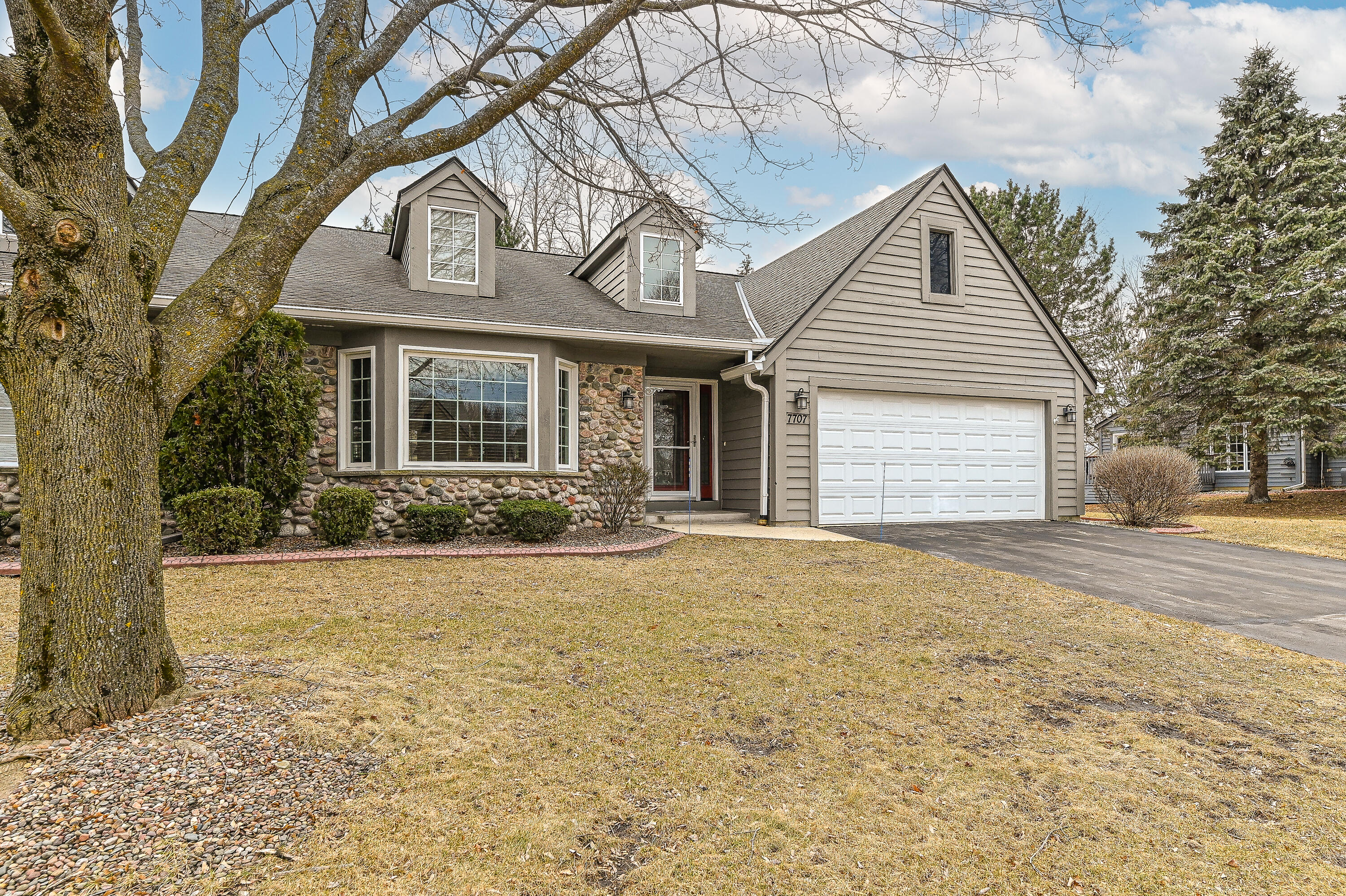 7707 Maple Ridge Court Franklin, WI 53132 - Photo 1 of 1 Main Entry