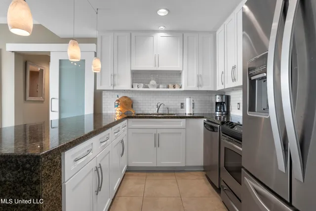 $2,695 | 2060 Beach Boulevard, Unit 707, Biloxi, MS 39531