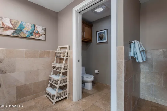 $2,695 | 2060 Beach Boulevard, Unit 707, Biloxi, MS 39531