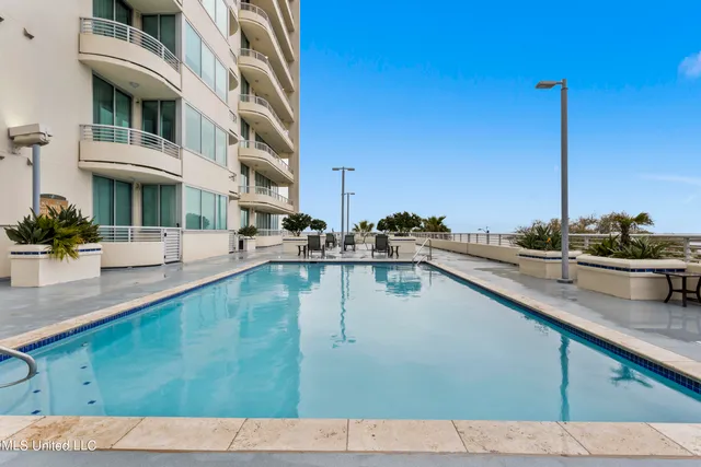 $2,695 | 2060 Beach Boulevard, Unit 707, Biloxi, MS 39531