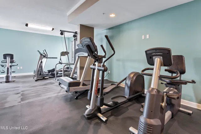 $2,695 | 2060 Beach Boulevard, Unit 707, Biloxi, MS 39531