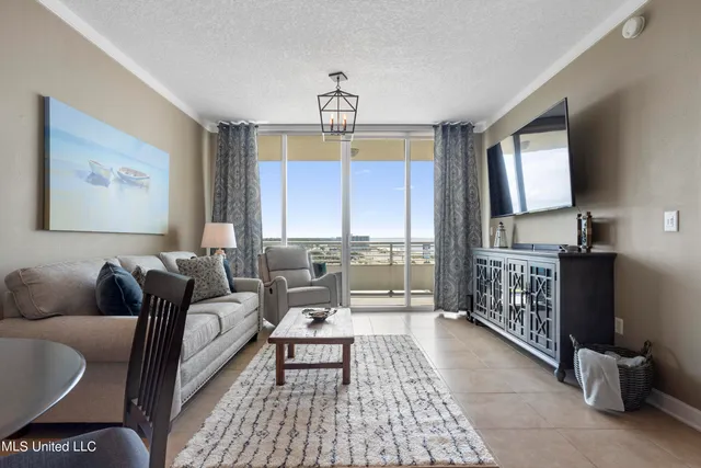 $2,695 | 2060 Beach Boulevard, Unit 707, Biloxi, MS 39531