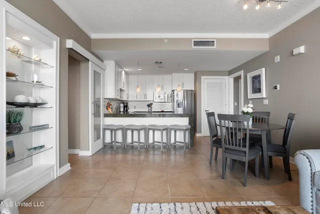 $2,695 | 2060 Beach Boulevard, Unit 707, Biloxi, MS 39531