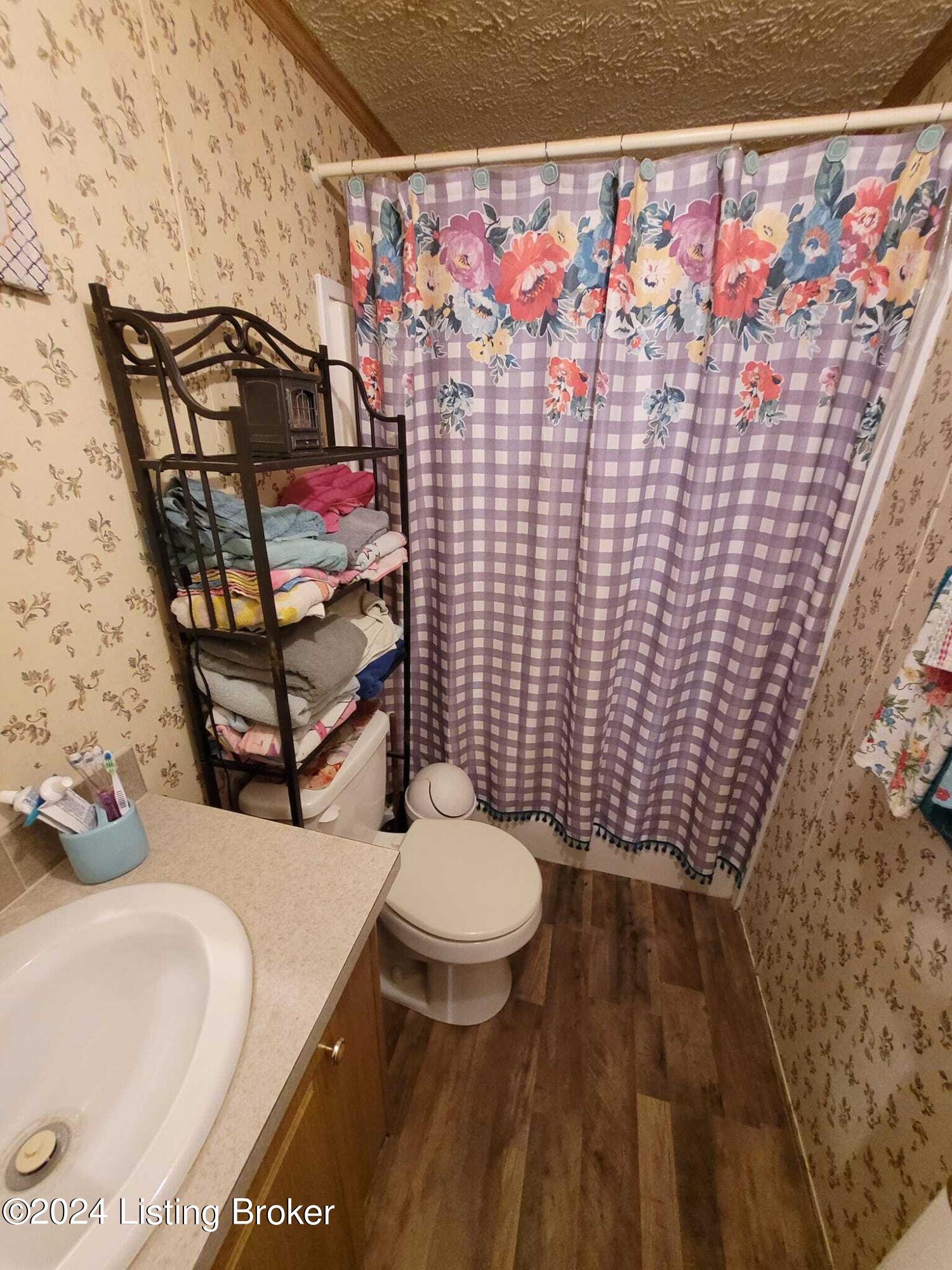 1773 Kings Ridge Road Carrollton, KY 41008 - Photo 19 of 21 1773 BATHROOM