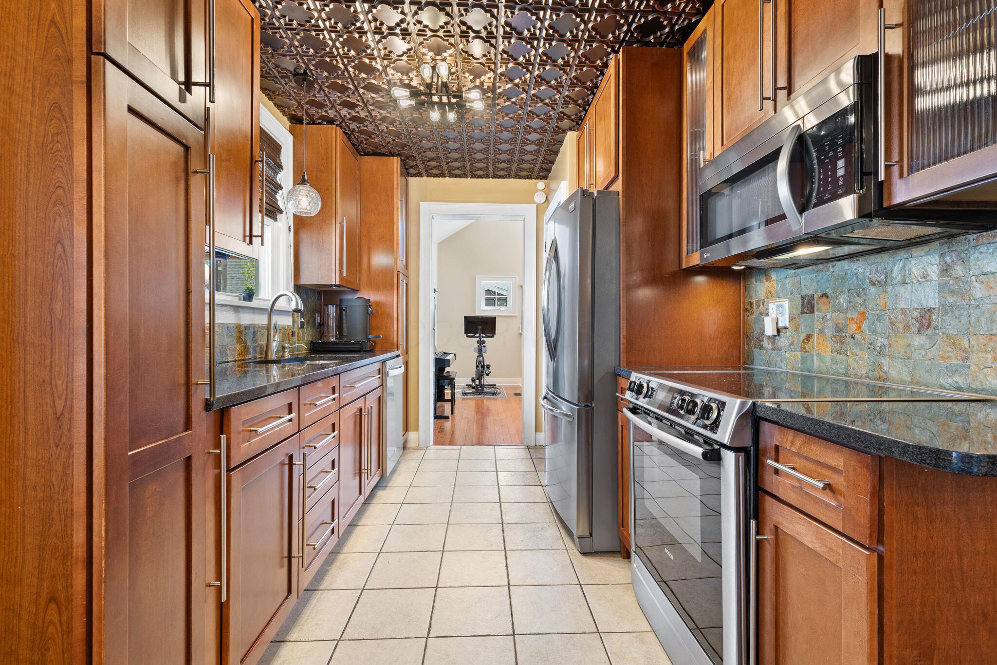 684 South Cassingham Road Columbus, OH 43209 - Photo 7 of 39 Kitchen