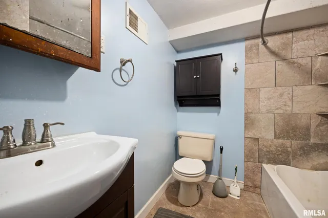 $89,900 | 1908 Commonwealth Avenue, Pekin, IL 61554