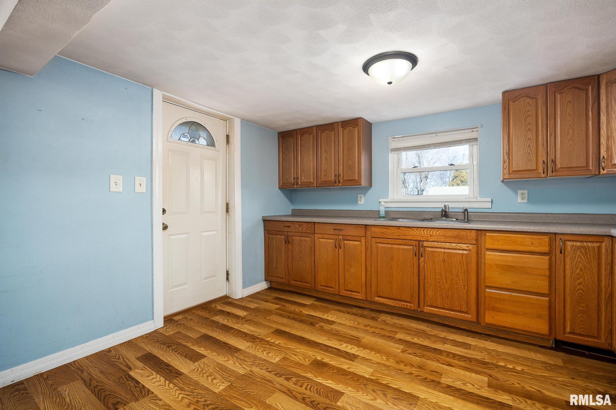 1908 Commonwealth Avenue Pekin, IL 61554 - Photo 2 of 20