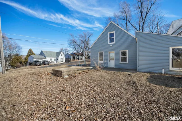 $89,900 | 1908 Commonwealth Avenue, Pekin, IL 61554