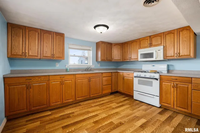 $89,900 | 1908 Commonwealth Avenue, Pekin, IL 61554