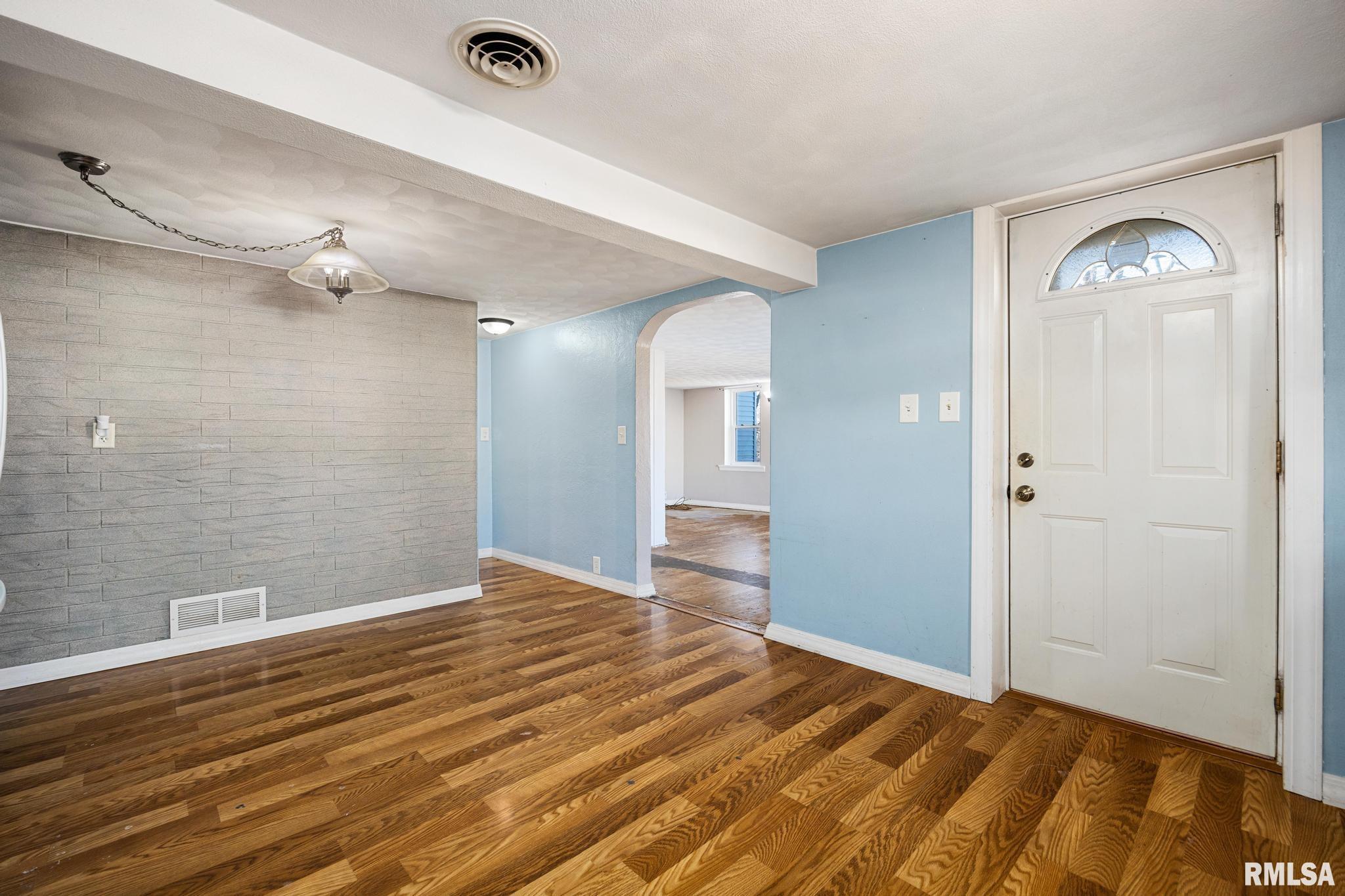 1908 Commonwealth Avenue Pekin, IL 61554 - Photo 4 of 20