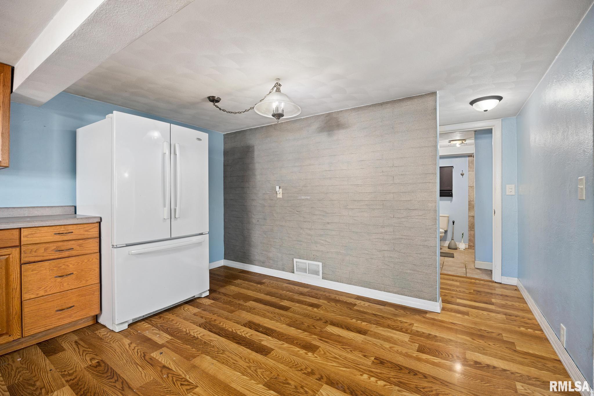 1908 Commonwealth Avenue Pekin, IL 61554 - Photo 5 of 20