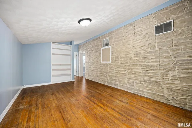 $89,900 | 1908 Commonwealth Avenue, Pekin, IL 61554