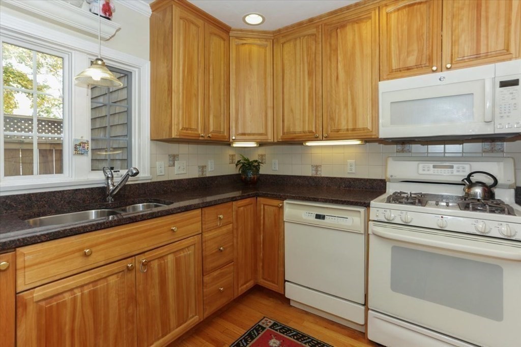 20 Leonard Street, Unit 1 Gloucester, MA 01930 - Photo 15 of 30