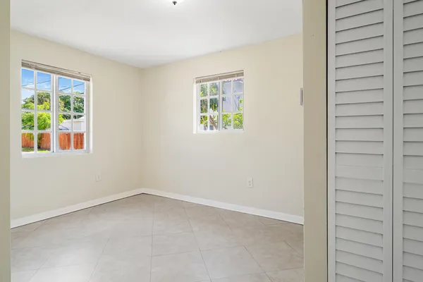 $2,200 | 215 South Federal Highway, Unit 2 REAR, Lake Worth Beach, FL 33460