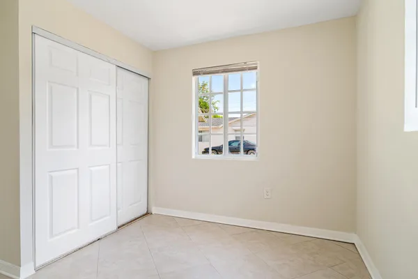 $2,200 | 215 South Federal Highway, Unit 2 REAR, Lake Worth Beach, FL 33460