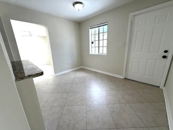 $2,100 | 215 South Federal Highway, Unit 2 REAR, Lake Worth Beach, FL 33460