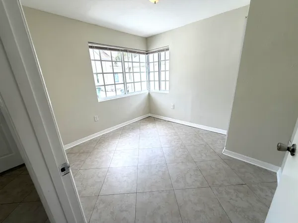 $2,100 | 215 South Federal Highway, Unit 2 REAR, Lake Worth Beach, FL 33460
