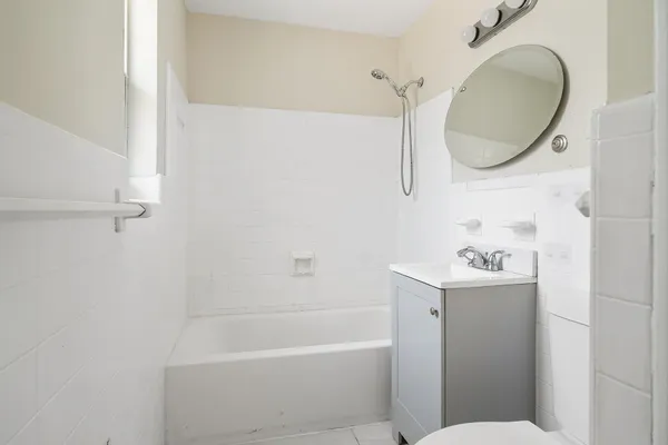 $2,200 | 215 South Federal Highway, Unit 2 REAR, Lake Worth Beach, FL 33460