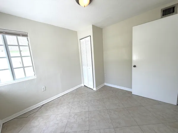 $2,100 | 215 South Federal Highway, Unit 2 REAR, Lake Worth Beach, FL 33460