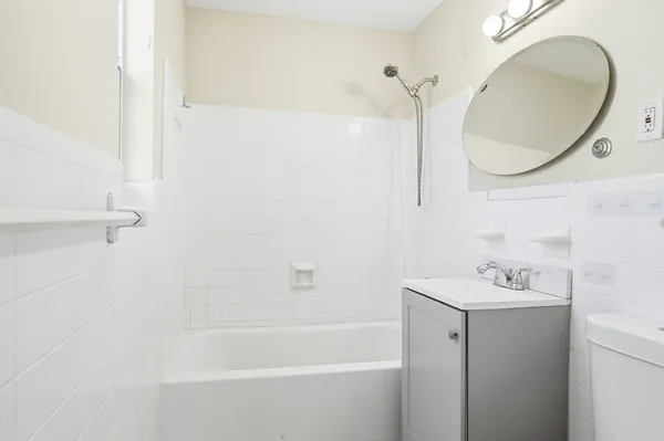 $1,900 | 215 South Federal Highway, Unit 2 REAR, Lake Worth Beach, FL 33460