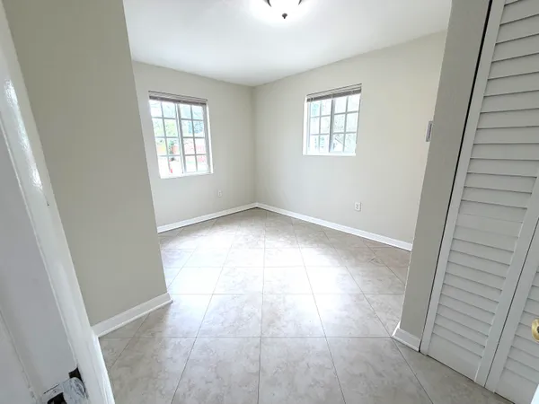$2,100 | 215 South Federal Highway, Unit 2 REAR, Lake Worth Beach, FL 33460
