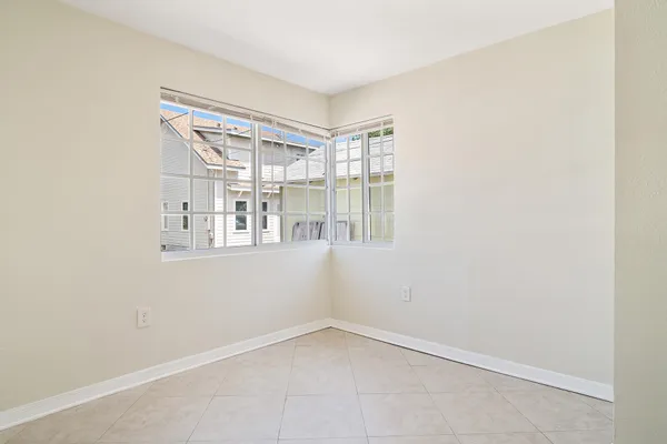 $2,200 | 215 South Federal Highway, Unit 2 REAR, Lake Worth Beach, FL 33460