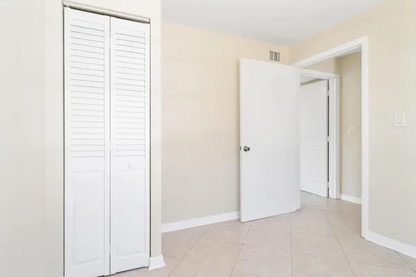 $2,200 | 215 South Federal Highway, Unit 2 REAR, Lake Worth Beach, FL 33460