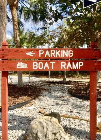 $2,200 | 215 South Federal Highway, Unit 2 REAR, Lake Worth Beach, FL 33460