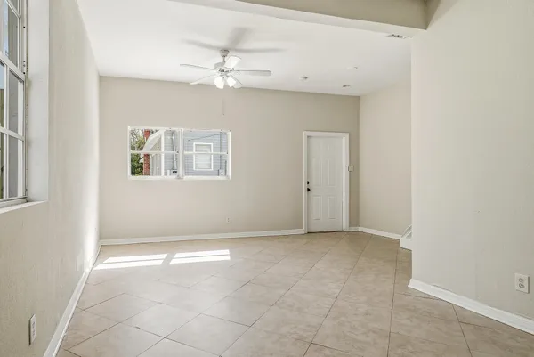 $1,900 | 215 South Federal Highway, Unit 2 REAR, Lake Worth Beach, FL 33460