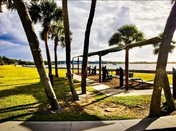 $2,200 | 215 South Federal Highway, Unit 2 REAR, Lake Worth Beach, FL 33460