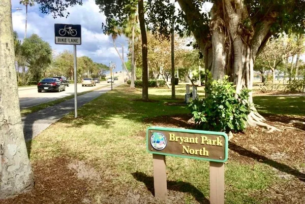 $1,900 | 215 South Federal Highway, Unit 2 REAR, Lake Worth Beach, FL 33460