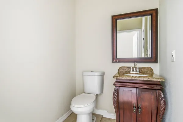 $1,900 | 215 South Federal Highway, Unit 2 REAR, Lake Worth Beach, FL 33460